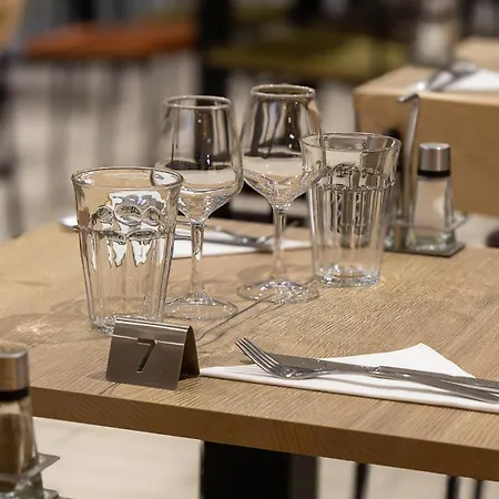 Campanile Toulouse - Aeroport بلانياك